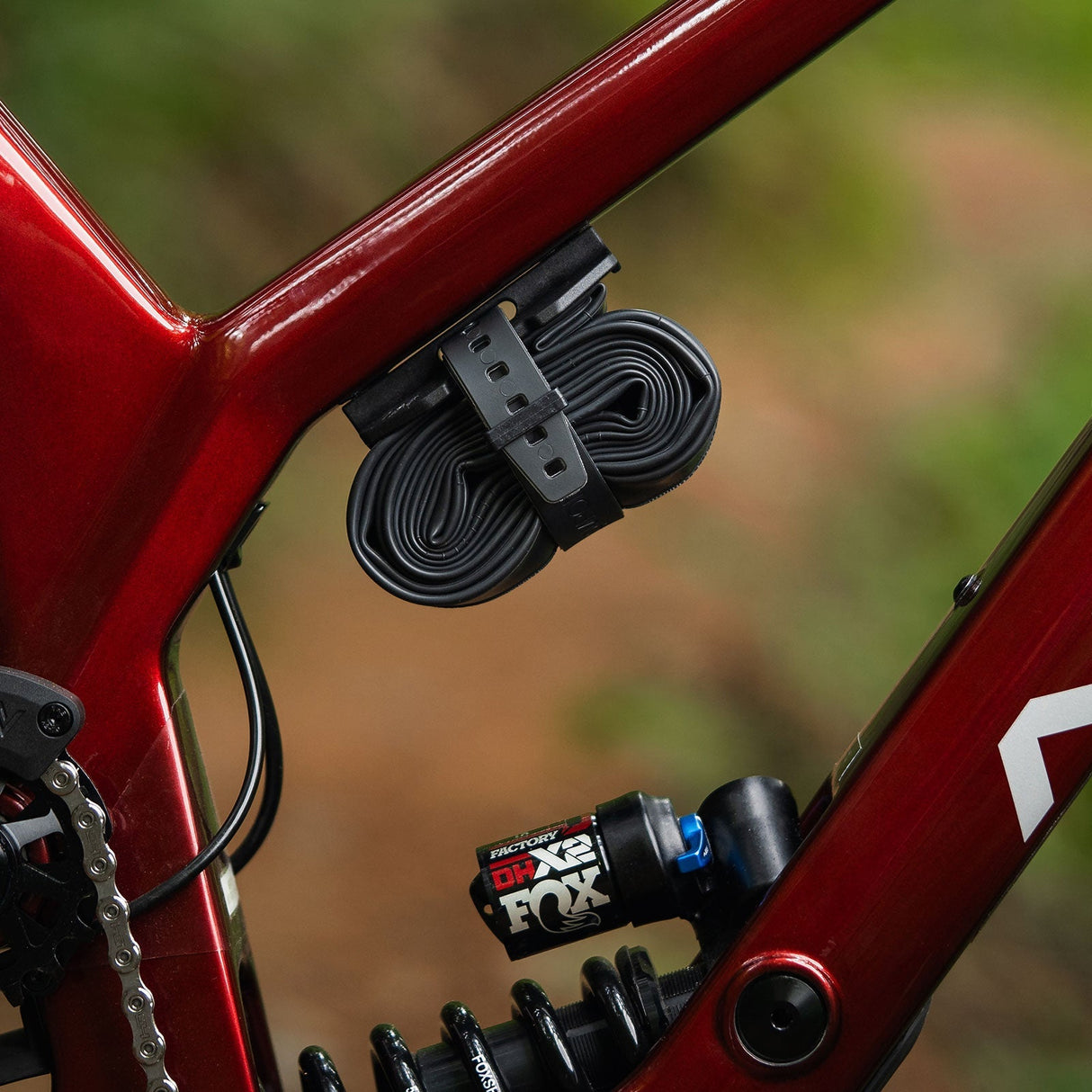 OneUp EDC Tube Strap Mount - The Lost Co. - OneUp Components - 1C0928 - -